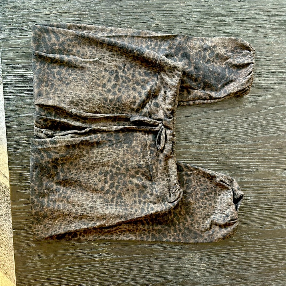 Awesome Sundry light weight, leopard print, neutral